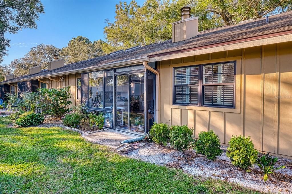 На продажу: $339,900 (2 спален, 2 ванн, 1177 Квадратных фут)