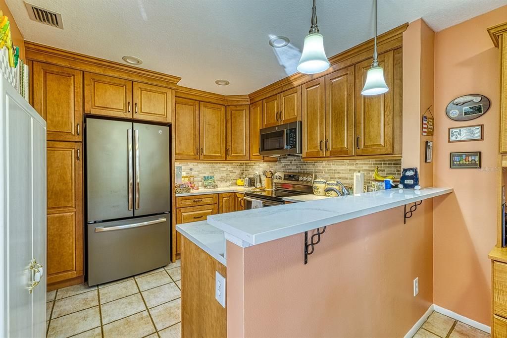 На продажу: $339,900 (2 спален, 2 ванн, 1177 Квадратных фут)