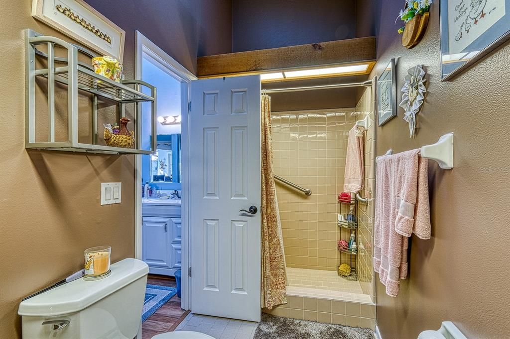 На продажу: $339,900 (2 спален, 2 ванн, 1177 Квадратных фут)