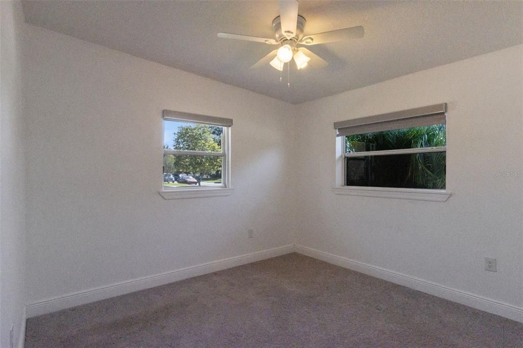 Activo con contrato: $425,000 (4 camas, 3 baños, 1655 Pies cuadrados)