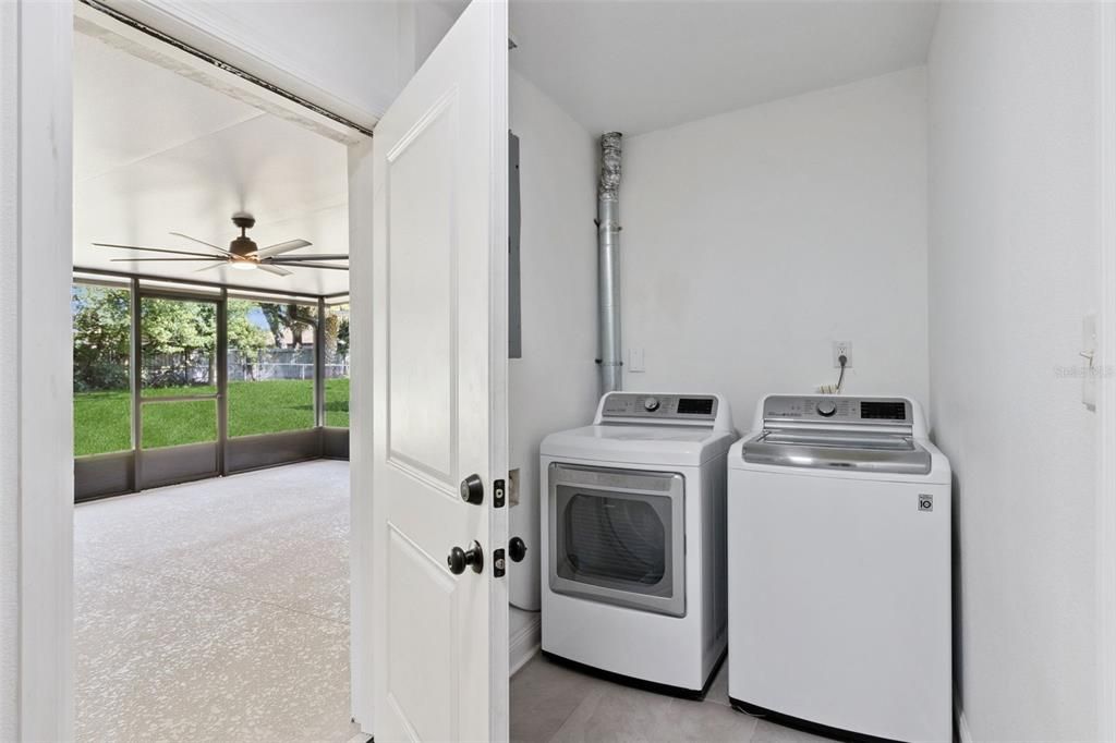 Activo con contrato: $425,000 (4 camas, 3 baños, 1655 Pies cuadrados)