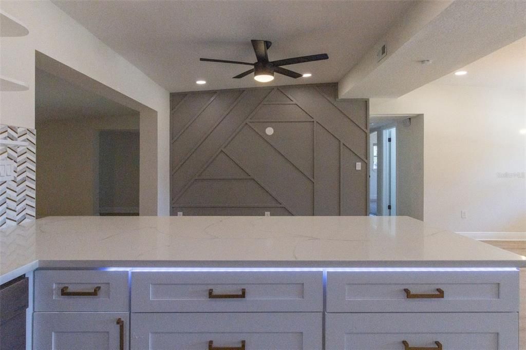 Activo con contrato: $425,000 (4 camas, 3 baños, 1655 Pies cuadrados)