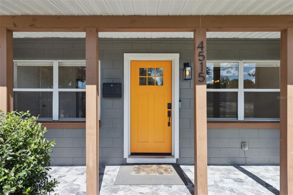 Activo con contrato: $425,000 (4 camas, 3 baños, 1655 Pies cuadrados)