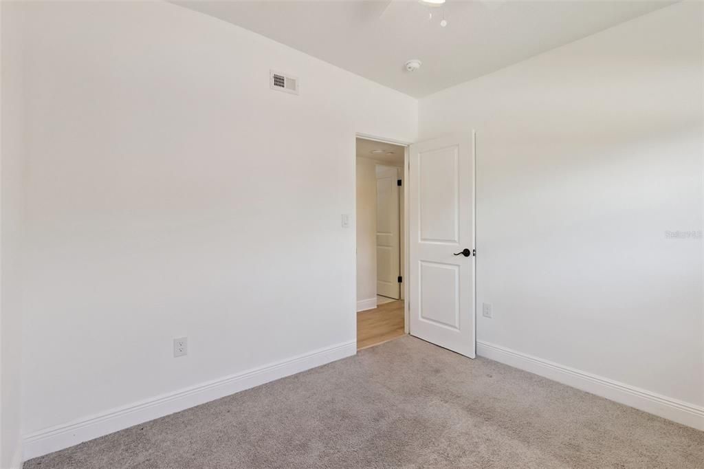 Activo con contrato: $425,000 (4 camas, 3 baños, 1655 Pies cuadrados)