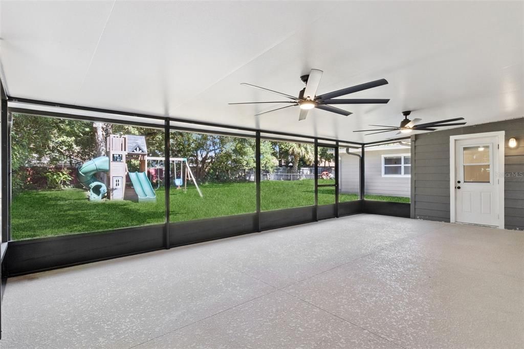 Activo con contrato: $425,000 (4 camas, 3 baños, 1655 Pies cuadrados)