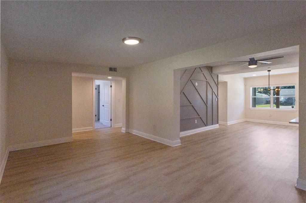 Activo con contrato: $425,000 (4 camas, 3 baños, 1655 Pies cuadrados)