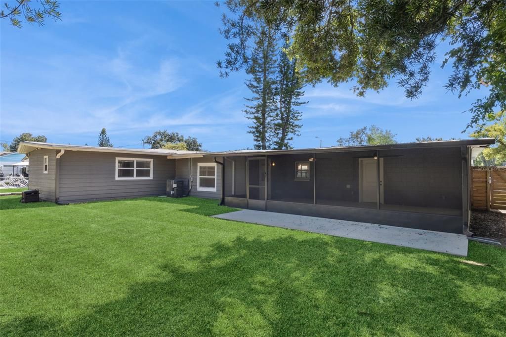 Activo con contrato: $425,000 (4 camas, 3 baños, 1655 Pies cuadrados)