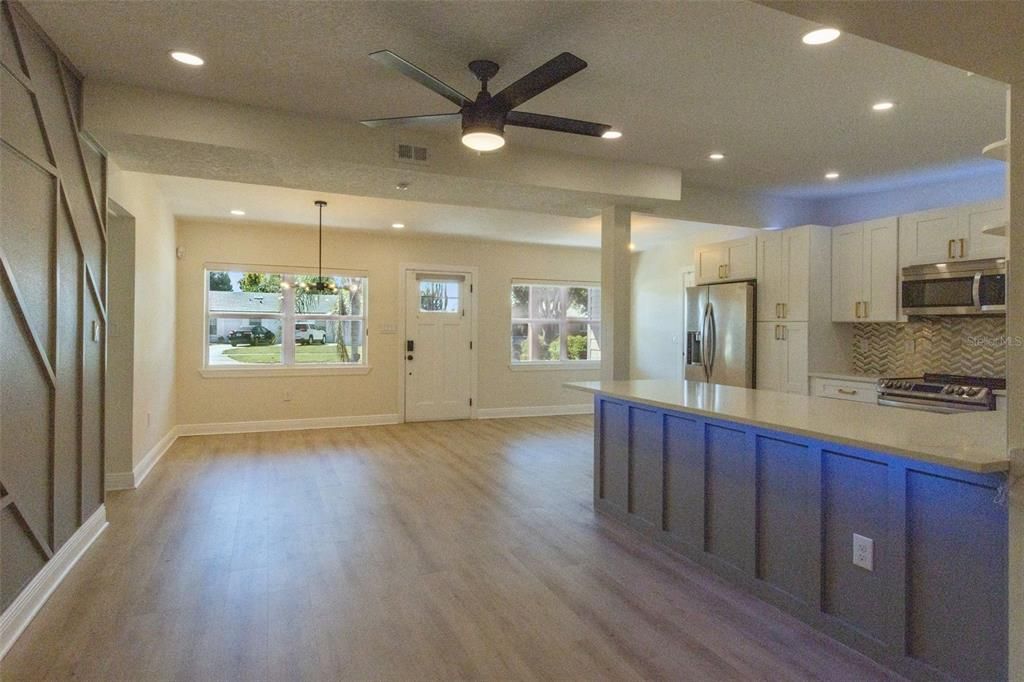 Activo con contrato: $425,000 (4 camas, 3 baños, 1655 Pies cuadrados)