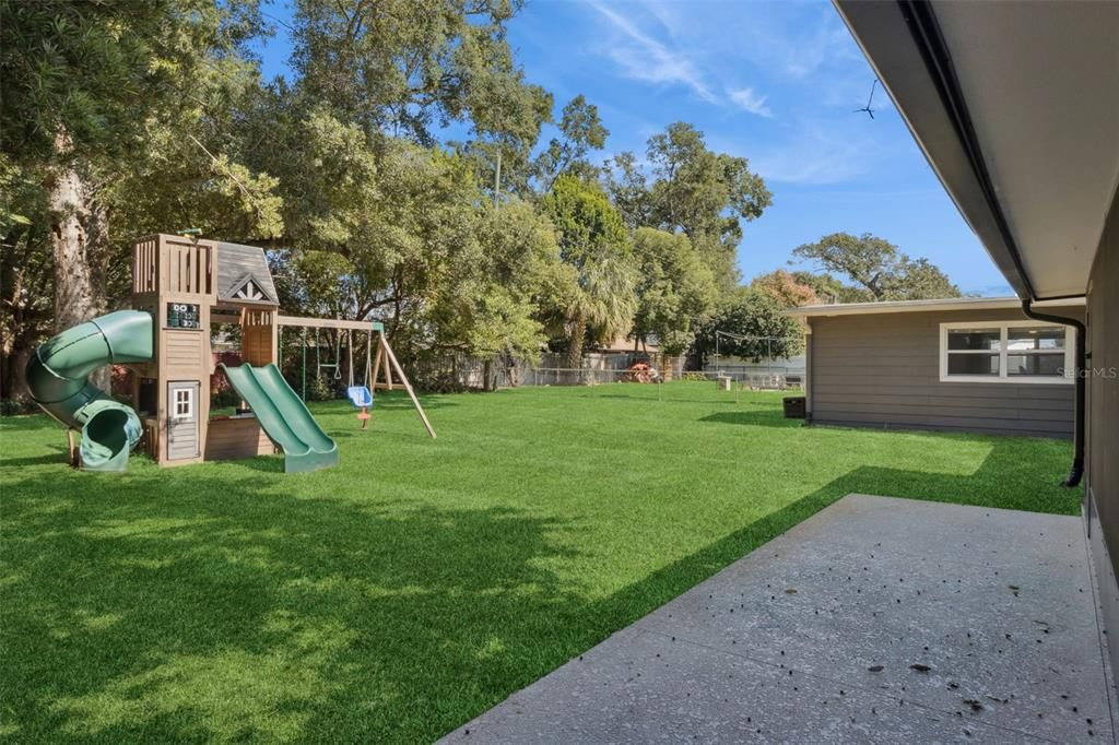 Activo con contrato: $425,000 (4 camas, 3 baños, 1655 Pies cuadrados)