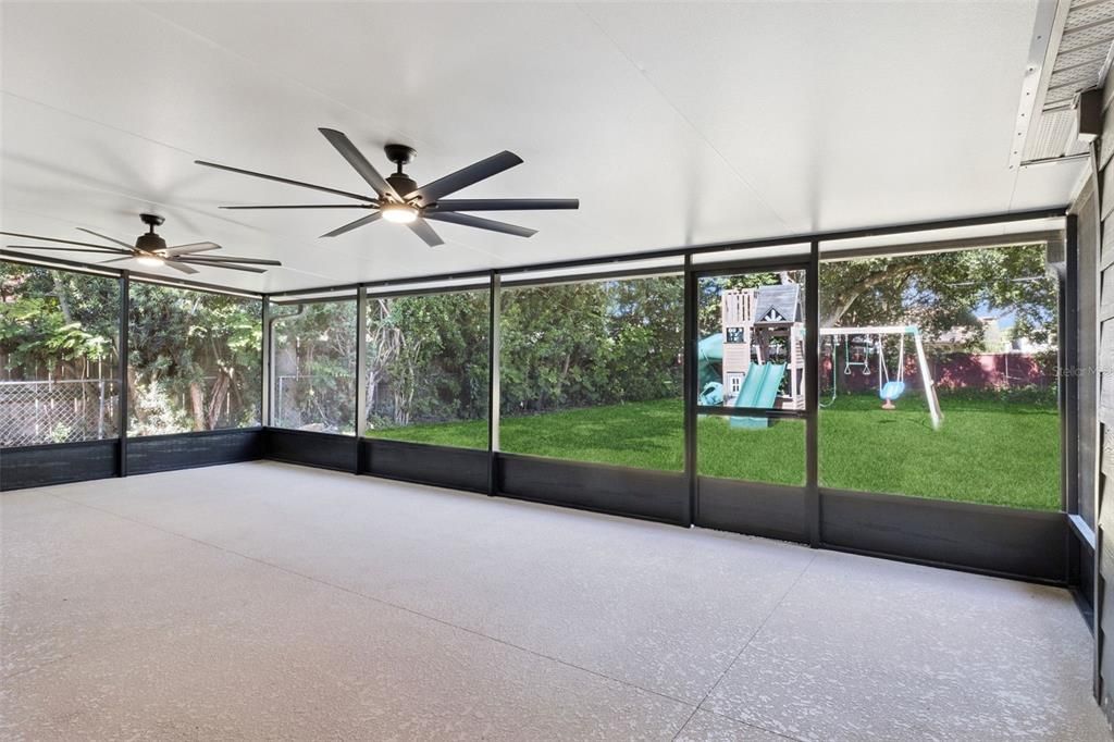 Activo con contrato: $425,000 (4 camas, 3 baños, 1655 Pies cuadrados)