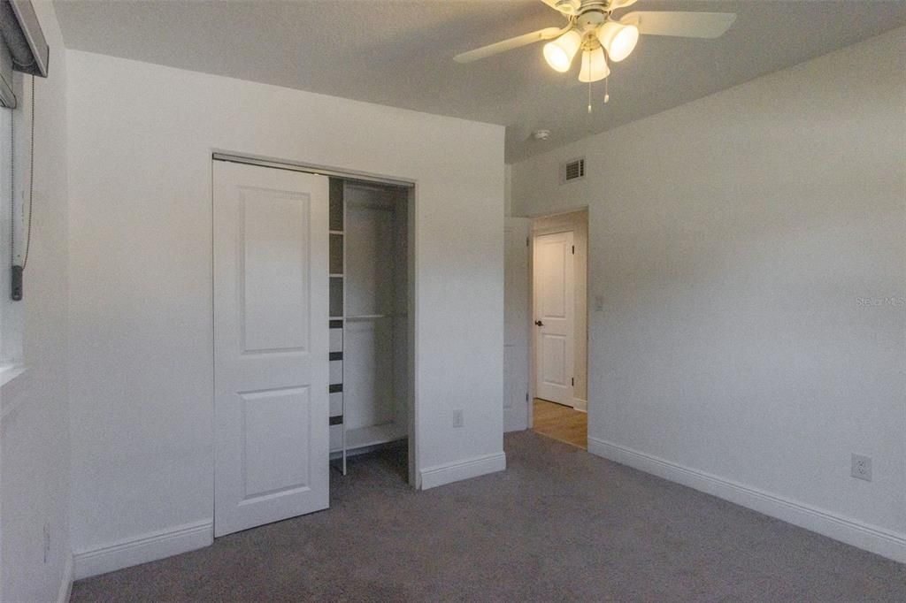 Activo con contrato: $425,000 (4 camas, 3 baños, 1655 Pies cuadrados)