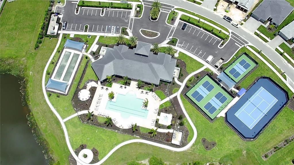 Activo con contrato: $549,990 (3 camas, 3 baños, 2808 Pies cuadrados)