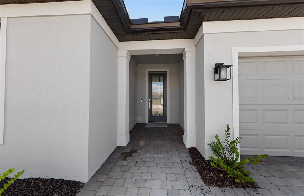 Activo con contrato: $549,990 (3 camas, 3 baños, 2808 Pies cuadrados)