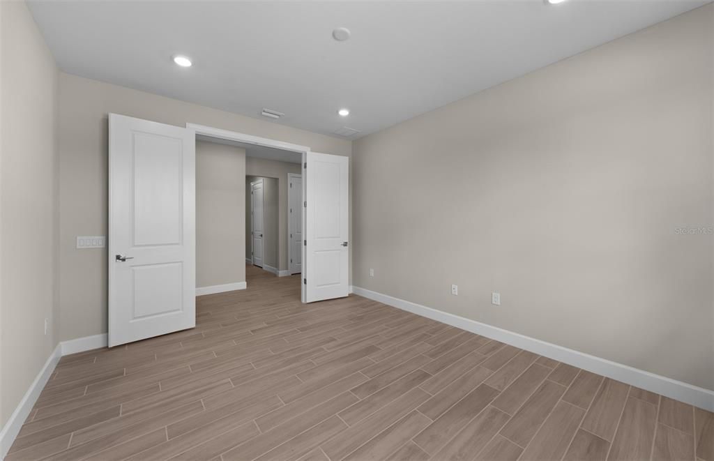 Activo con contrato: $549,990 (3 camas, 3 baños, 2808 Pies cuadrados)