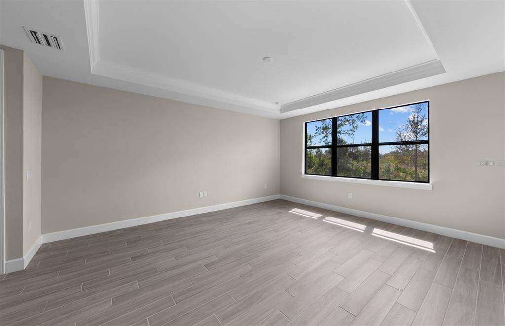 Activo con contrato: $549,990 (3 camas, 3 baños, 2808 Pies cuadrados)