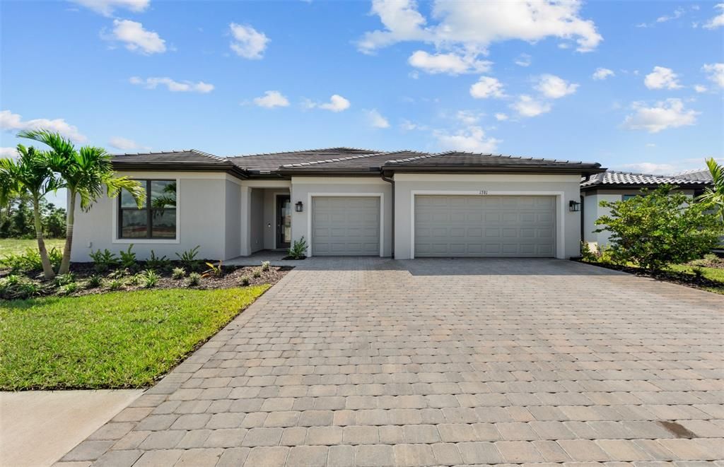 Activo con contrato: $549,990 (3 camas, 3 baños, 2808 Pies cuadrados)