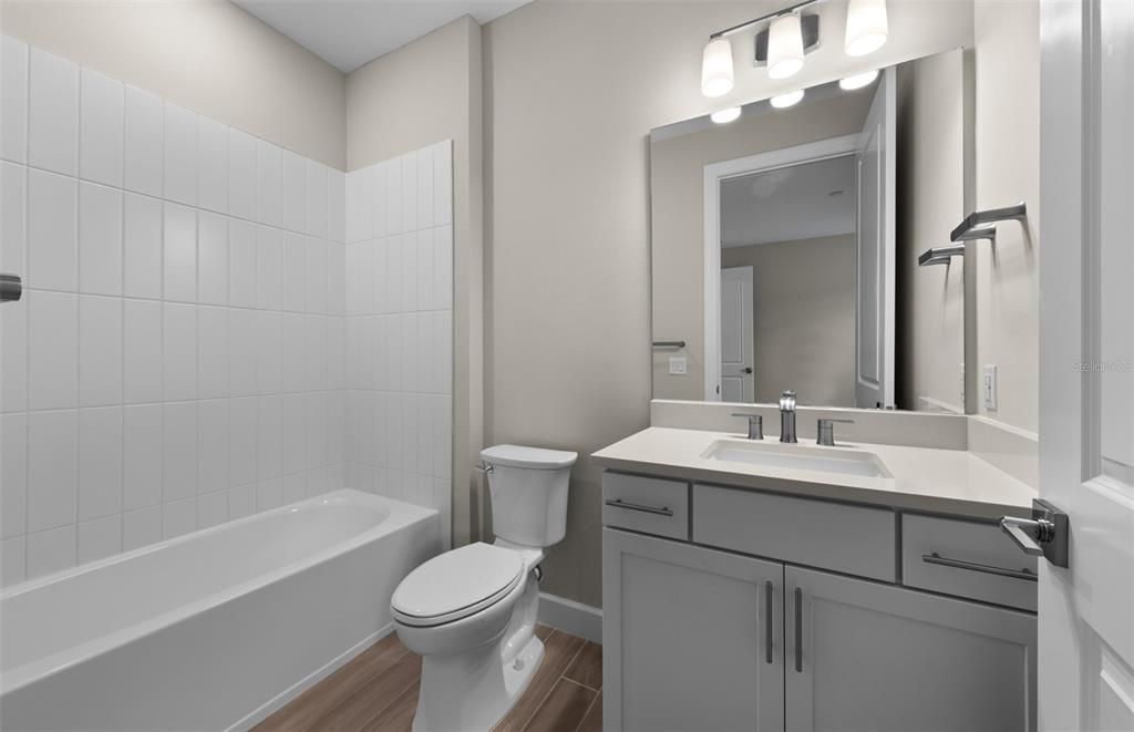 Activo con contrato: $549,990 (3 camas, 3 baños, 2808 Pies cuadrados)