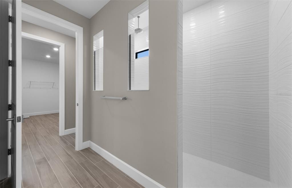 Activo con contrato: $549,990 (3 camas, 3 baños, 2808 Pies cuadrados)