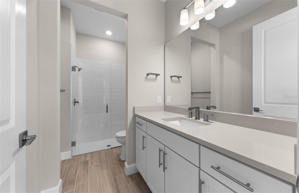 Activo con contrato: $549,990 (3 camas, 3 baños, 2808 Pies cuadrados)