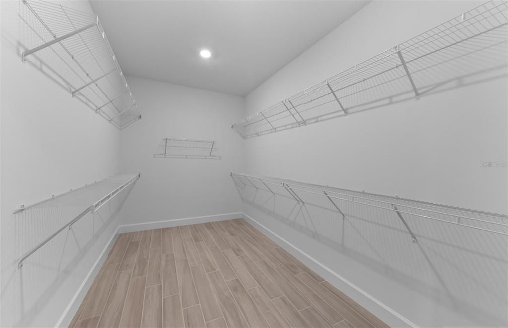 Activo con contrato: $549,990 (3 camas, 3 baños, 2808 Pies cuadrados)