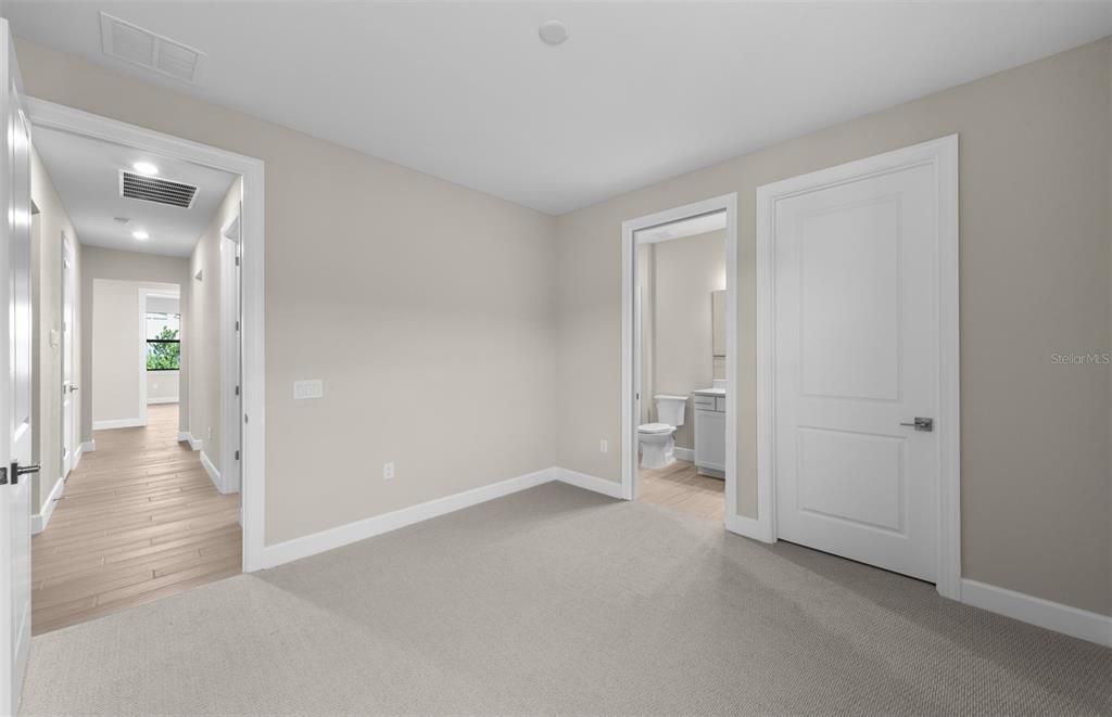 Activo con contrato: $549,990 (3 camas, 3 baños, 2808 Pies cuadrados)