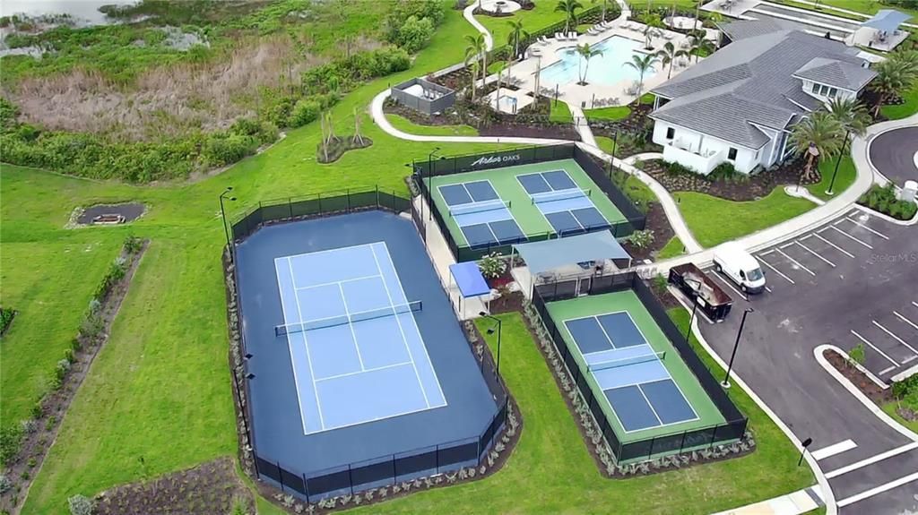 Activo con contrato: $549,990 (3 camas, 3 baños, 2808 Pies cuadrados)