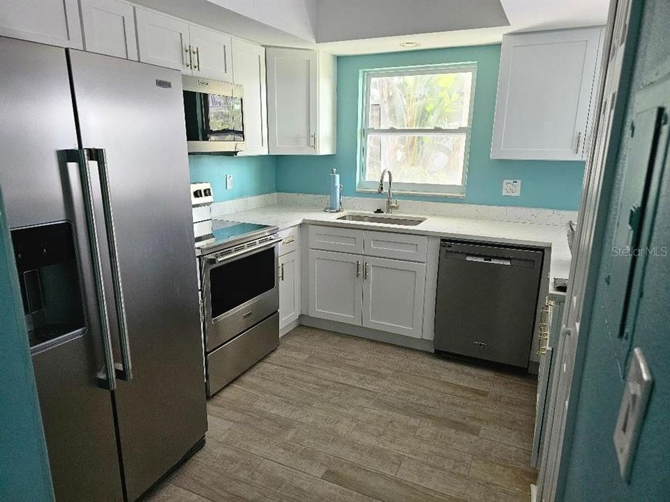 For Rent: $1,650 (1 beds, 1 baths, 827 Square Feet)