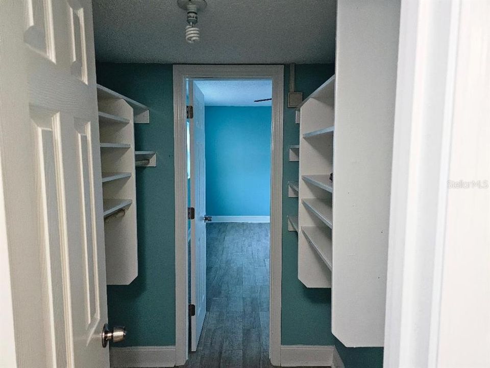 For Rent: $1,650 (1 beds, 1 baths, 827 Square Feet)