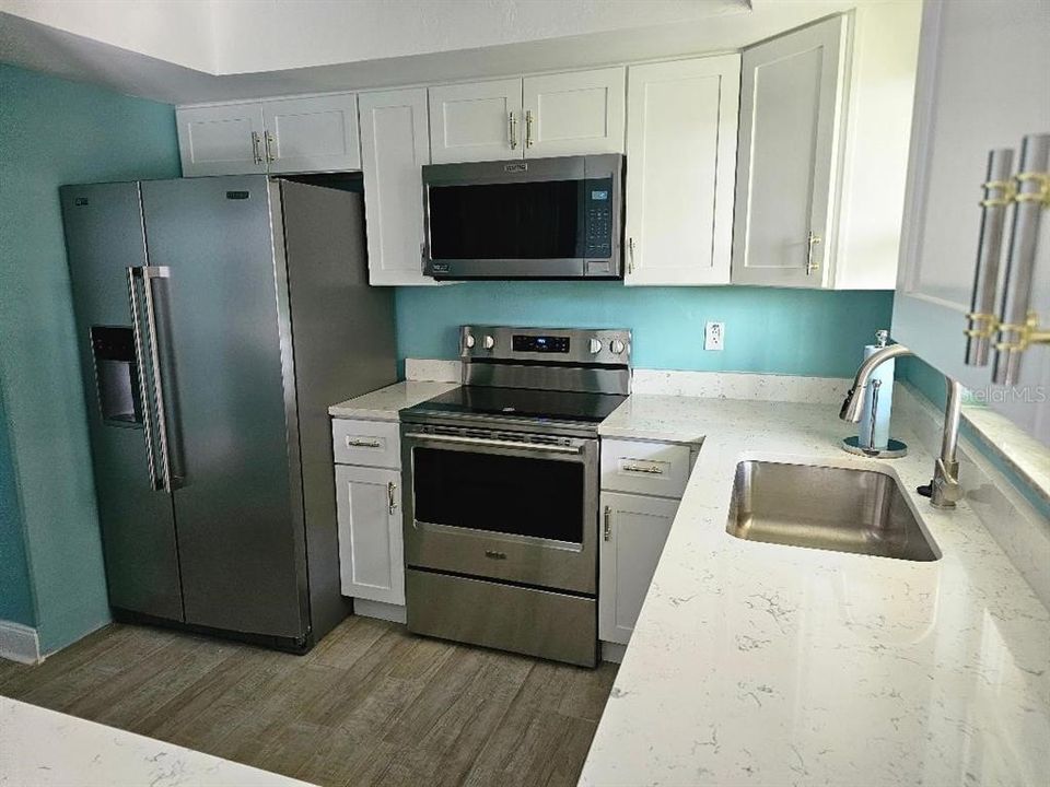 For Rent: $1,650 (1 beds, 1 baths, 827 Square Feet)