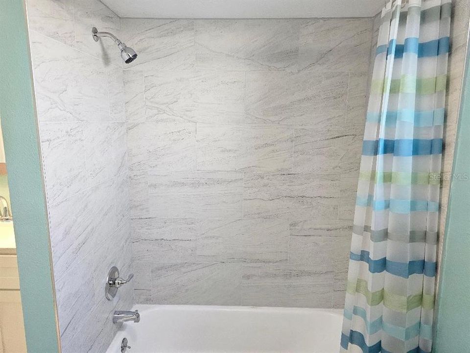 For Rent: $1,650 (1 beds, 1 baths, 827 Square Feet)