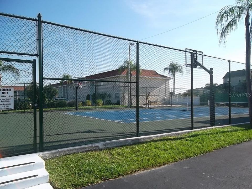 For Rent: $1,650 (1 beds, 1 baths, 827 Square Feet)