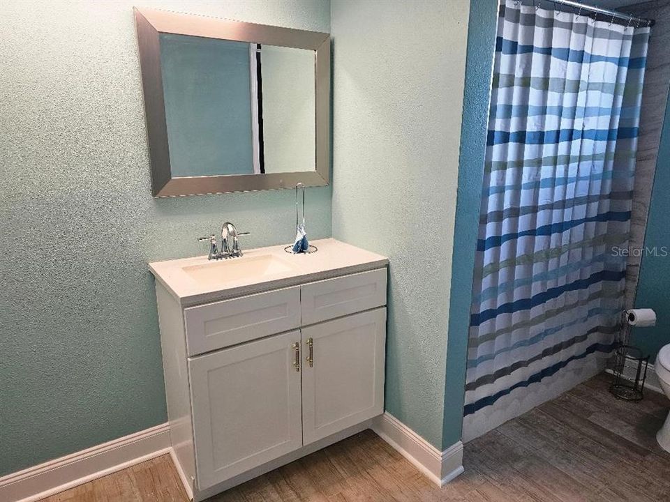 For Rent: $1,650 (1 beds, 1 baths, 827 Square Feet)