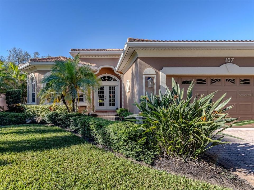 Active With Contract: $639,900 (3 beds, 2 baths, 1813 Square Feet)