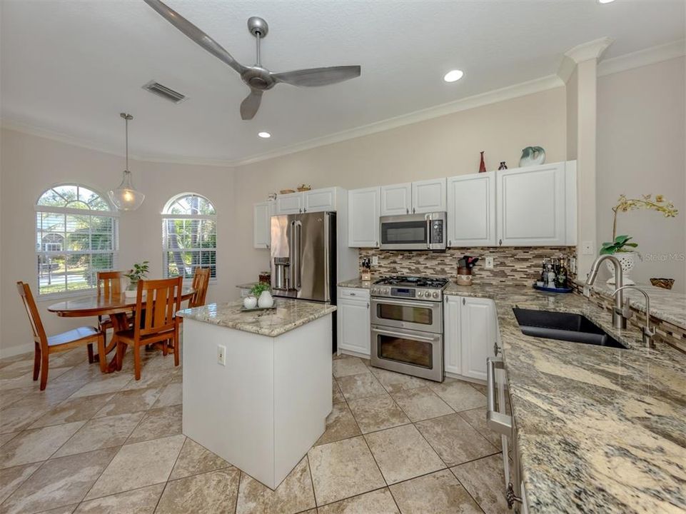 Active With Contract: $639,900 (3 beds, 2 baths, 1813 Square Feet)