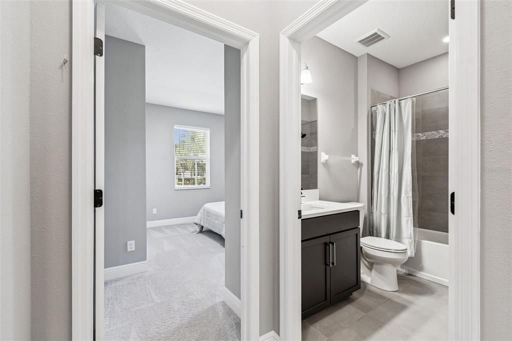 合同活跃: $413,200 (3 贝兹, 2 浴室, 1824 平方英尺)