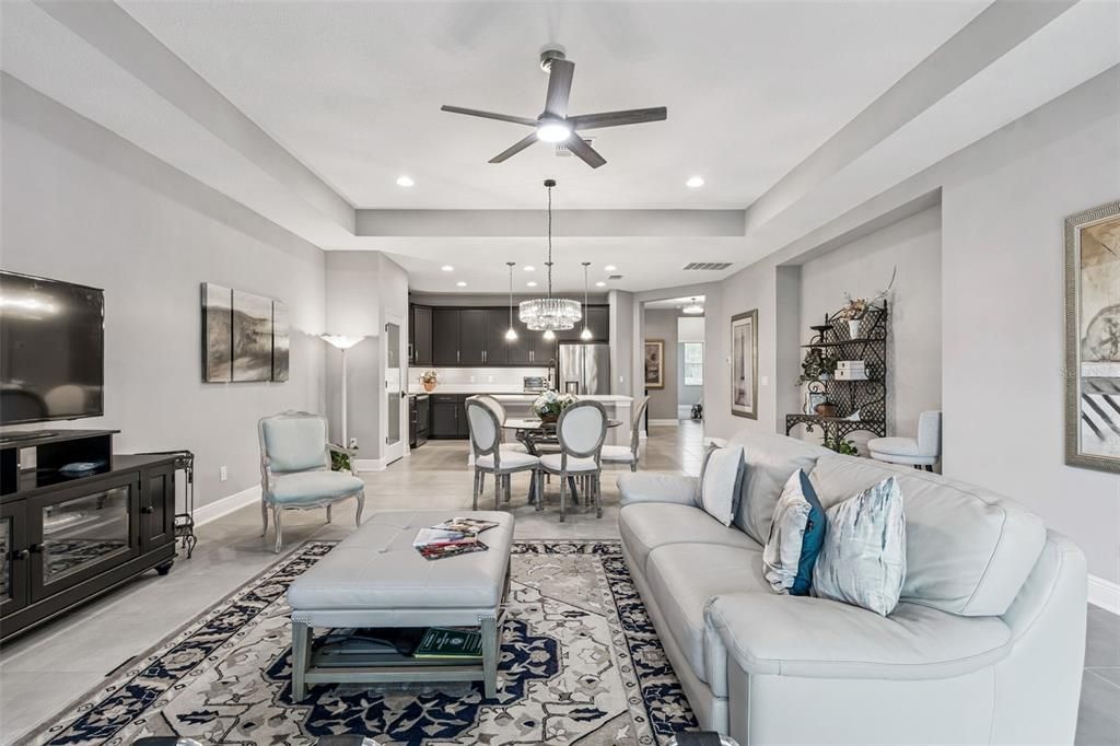 合同活跃: $413,200 (3 贝兹, 2 浴室, 1824 平方英尺)