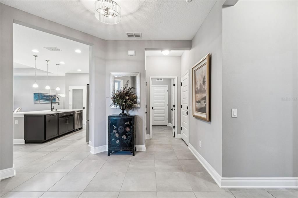 合同活跃: $413,200 (3 贝兹, 2 浴室, 1824 平方英尺)