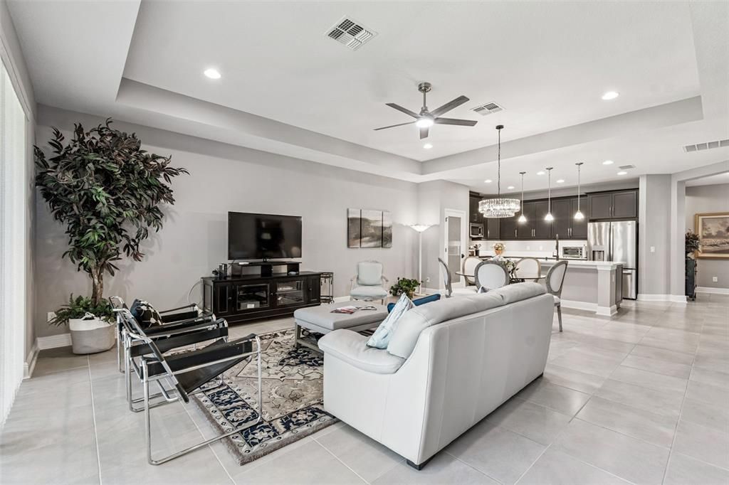 合同活跃: $413,200 (3 贝兹, 2 浴室, 1824 平方英尺)