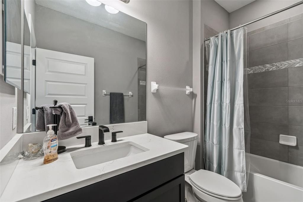 合同活跃: $413,200 (3 贝兹, 2 浴室, 1824 平方英尺)