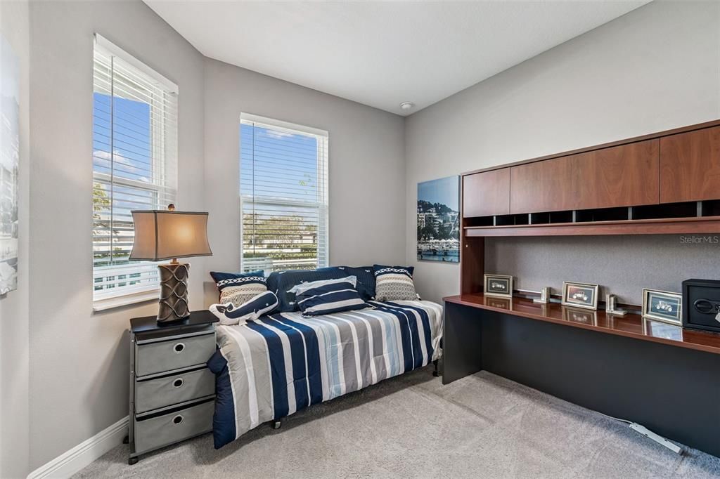 合同活跃: $413,200 (3 贝兹, 2 浴室, 1824 平方英尺)