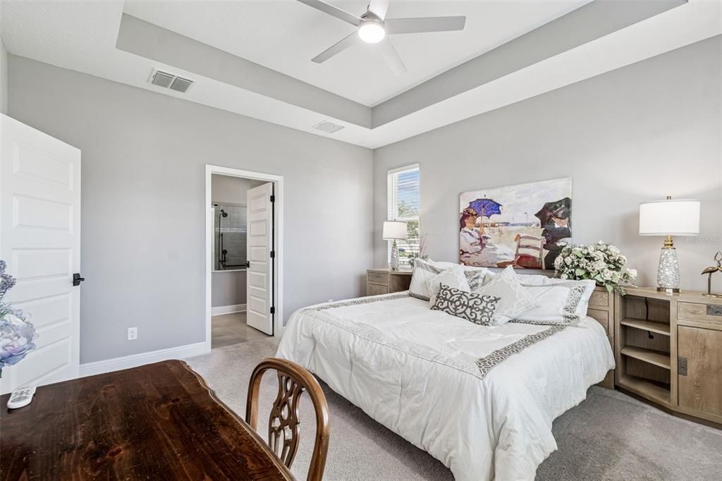 合同活跃: $413,200 (3 贝兹, 2 浴室, 1824 平方英尺)