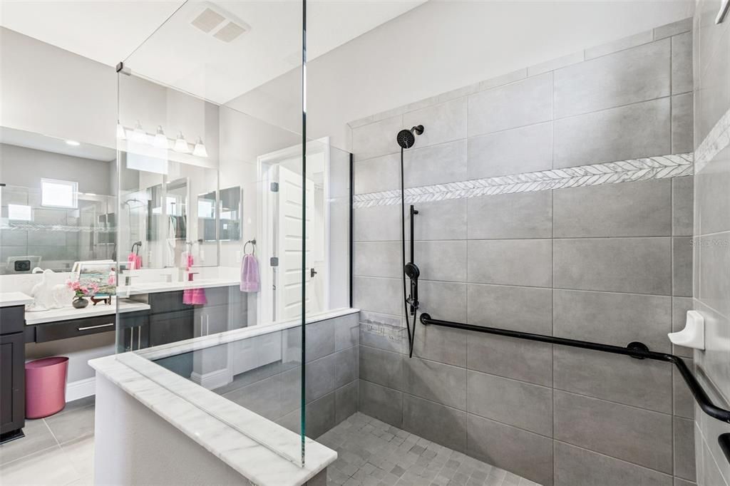 合同活跃: $413,200 (3 贝兹, 2 浴室, 1824 平方英尺)