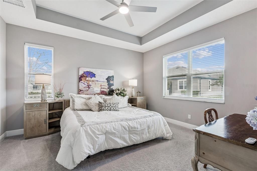 合同活跃: $413,200 (3 贝兹, 2 浴室, 1824 平方英尺)