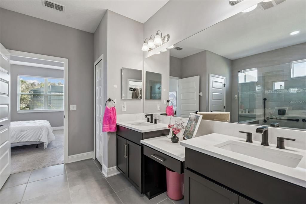 合同活跃: $413,200 (3 贝兹, 2 浴室, 1824 平方英尺)