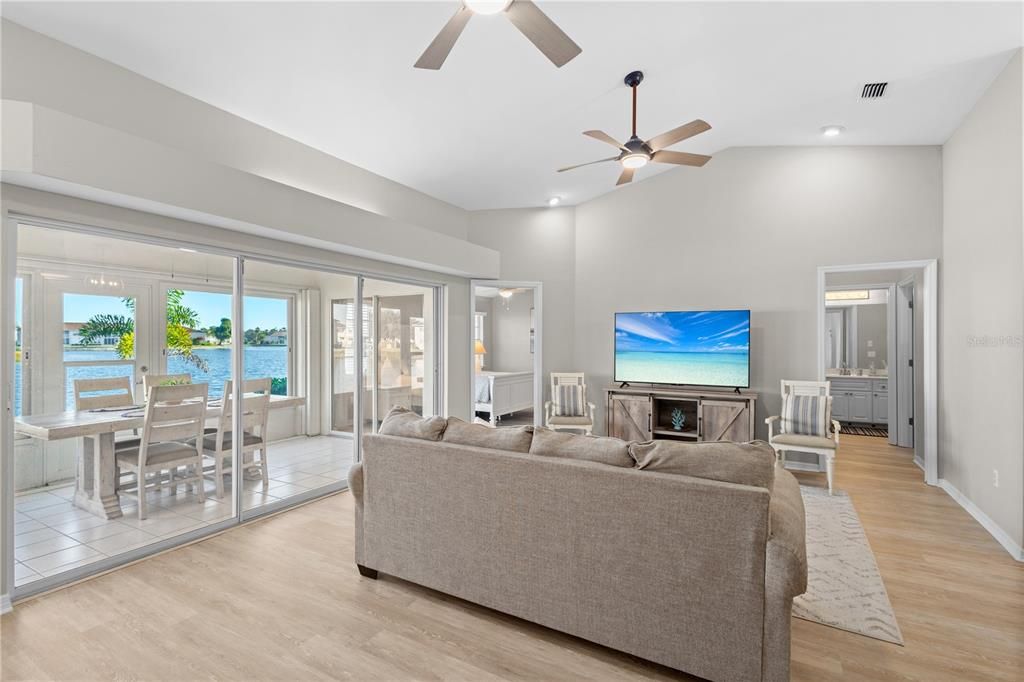 For Sale: $275,000 (2 beds, 2 baths, 1095 Square Feet)