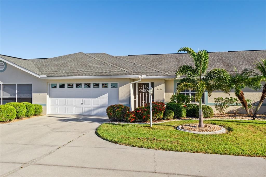 For Sale: $275,000 (2 beds, 2 baths, 1095 Square Feet)