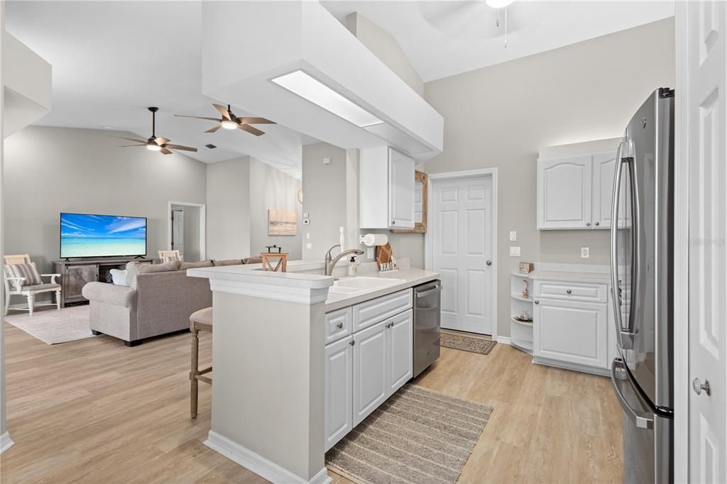 For Sale: $275,000 (2 beds, 2 baths, 1095 Square Feet)