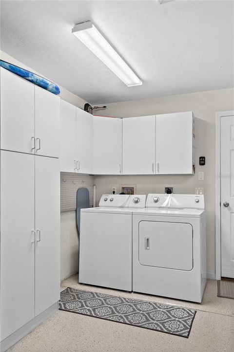 For Sale: $275,000 (2 beds, 2 baths, 1095 Square Feet)