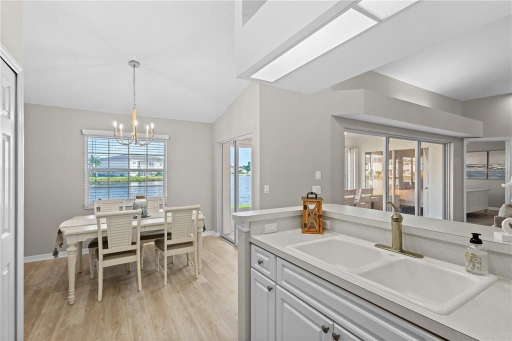 For Sale: $275,000 (2 beds, 2 baths, 1095 Square Feet)