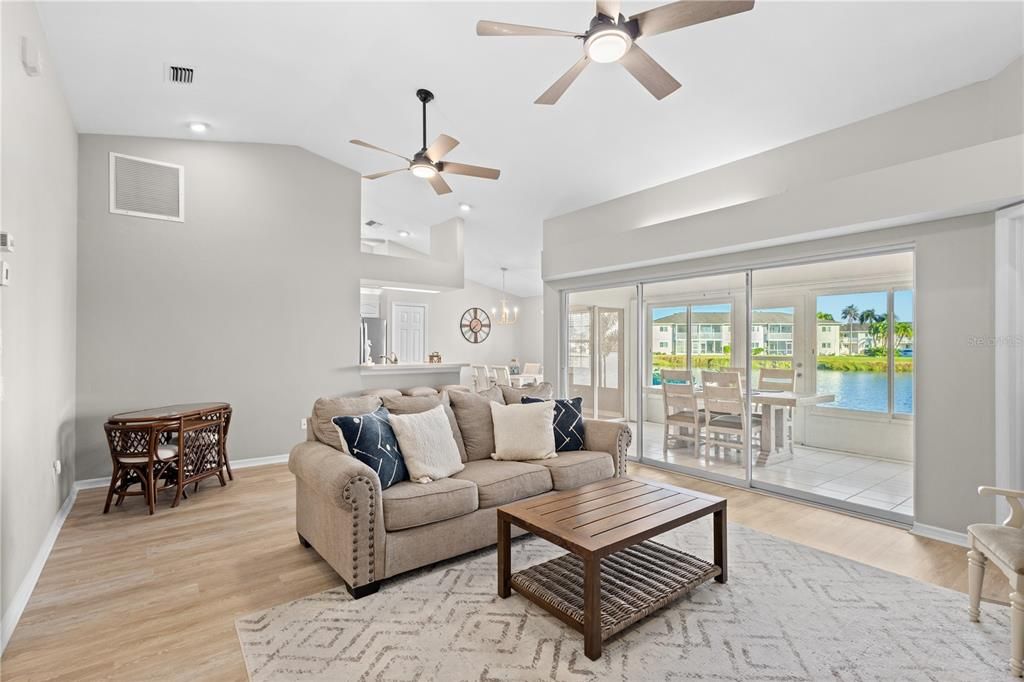 For Sale: $275,000 (2 beds, 2 baths, 1095 Square Feet)